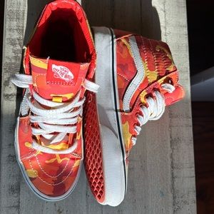 VANS Old School high-tops. Excellent shape. Maybe worn once. Men’s 4.5/W sz 6.